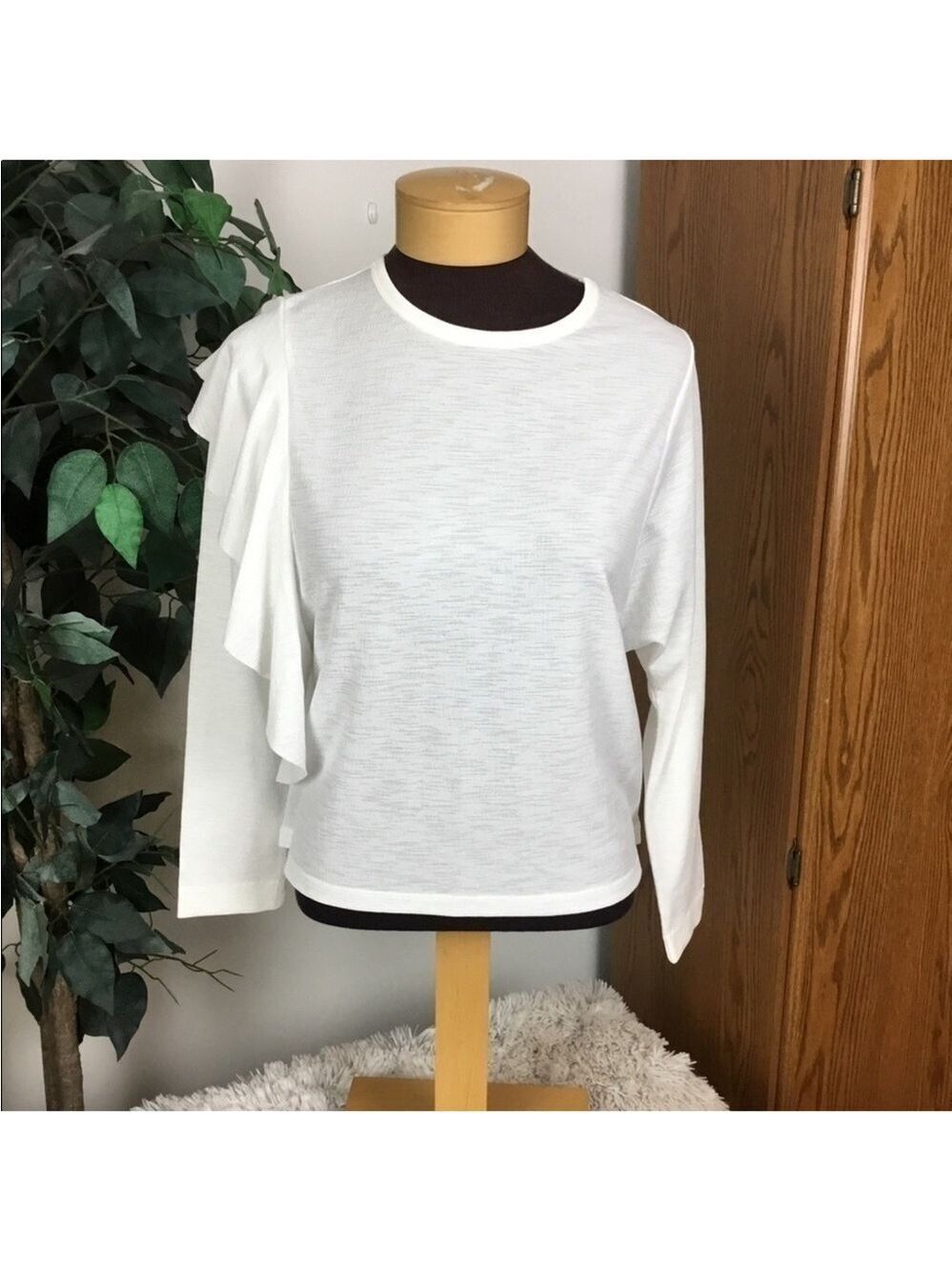 Zara BW Collection long sleeve pullover Woman’s size medium off white